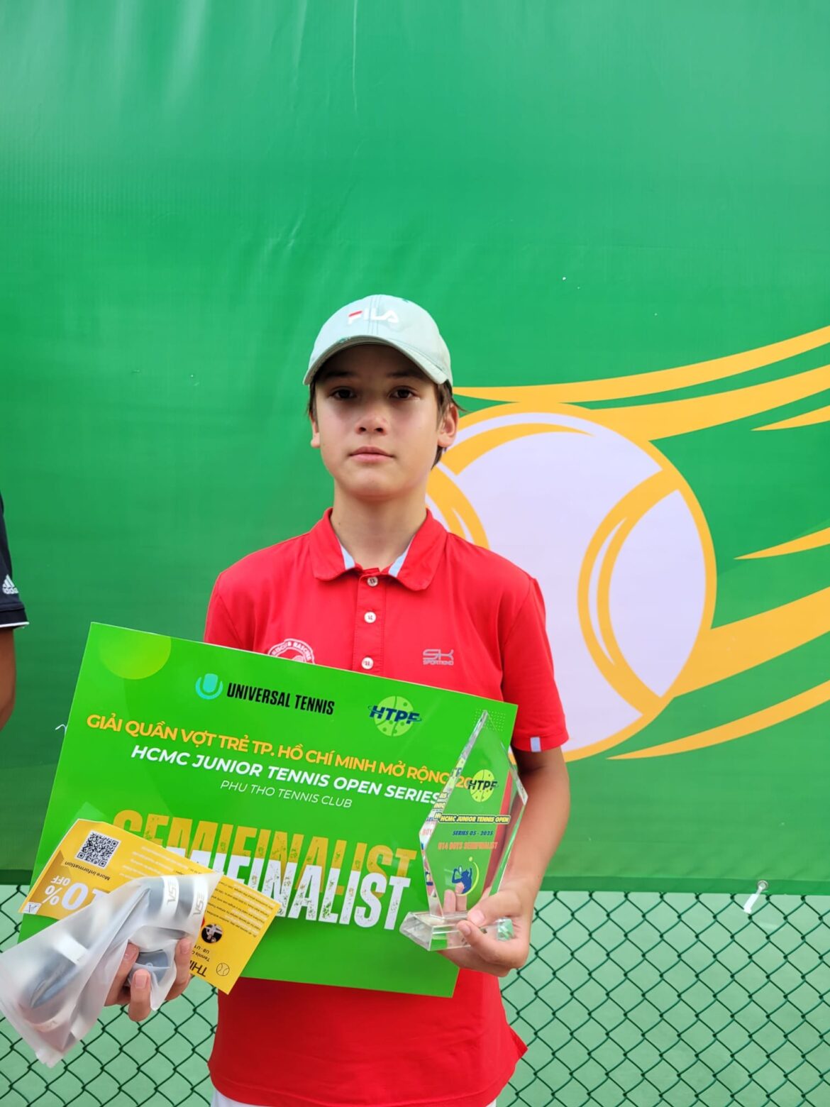 Maxi Wasner holt Pokal in Vietnam