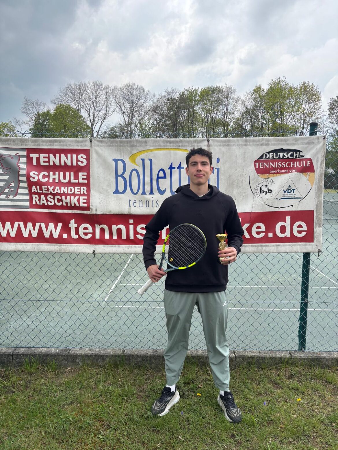 Hoch erfolgreicher Raschke Junior und SVN Nachwuchs Cup läuten die Sommerturniersaison bei TC Raschke ein